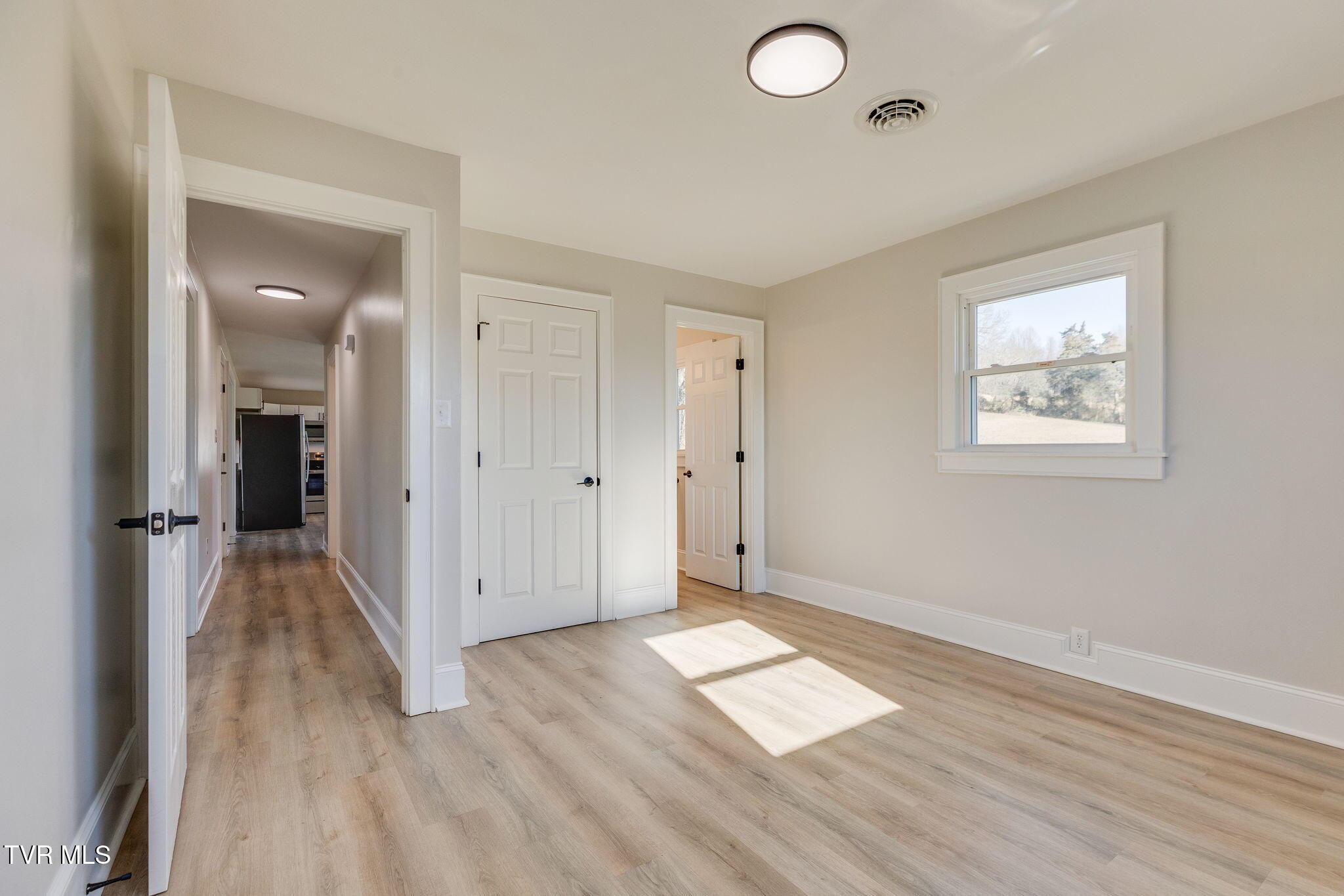 146 Carlton Road Bristol, TN 37620 - Photo 15 of 46 013