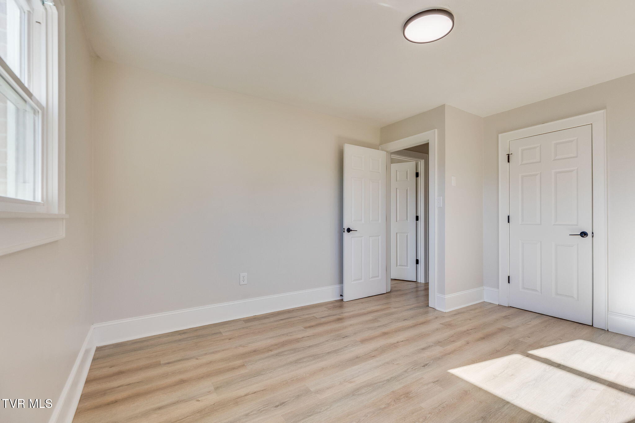 146 Carlton Road Bristol, TN 37620 - Photo 16 of 46 014