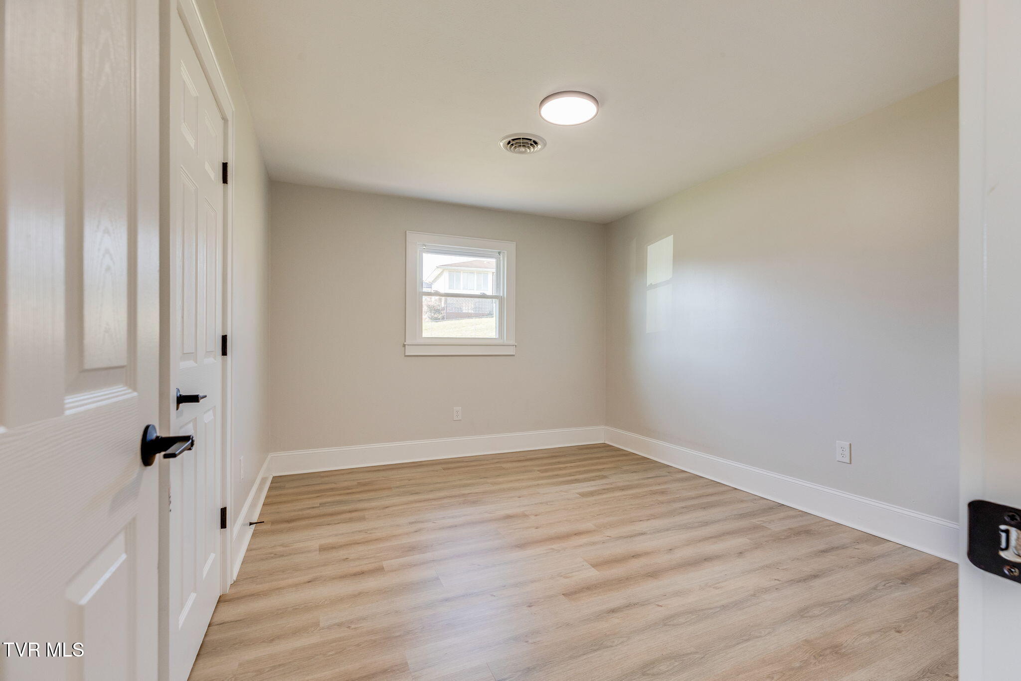 146 Carlton Road Bristol, TN 37620 - Photo 18 of 46 016