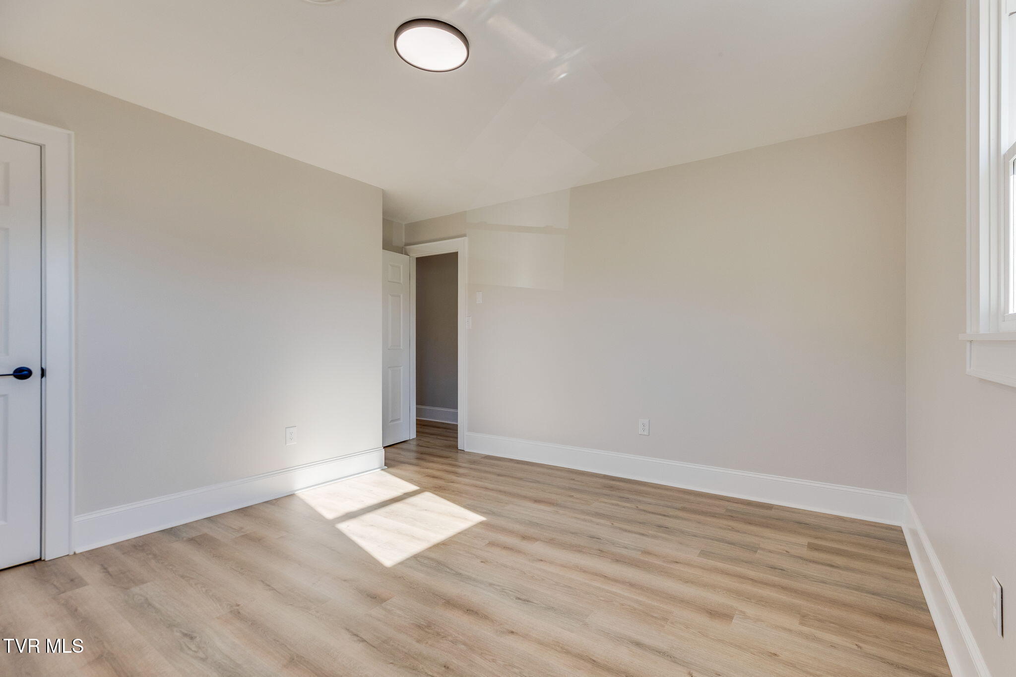 146 Carlton Road Bristol, TN 37620 - Photo 24 of 46 022