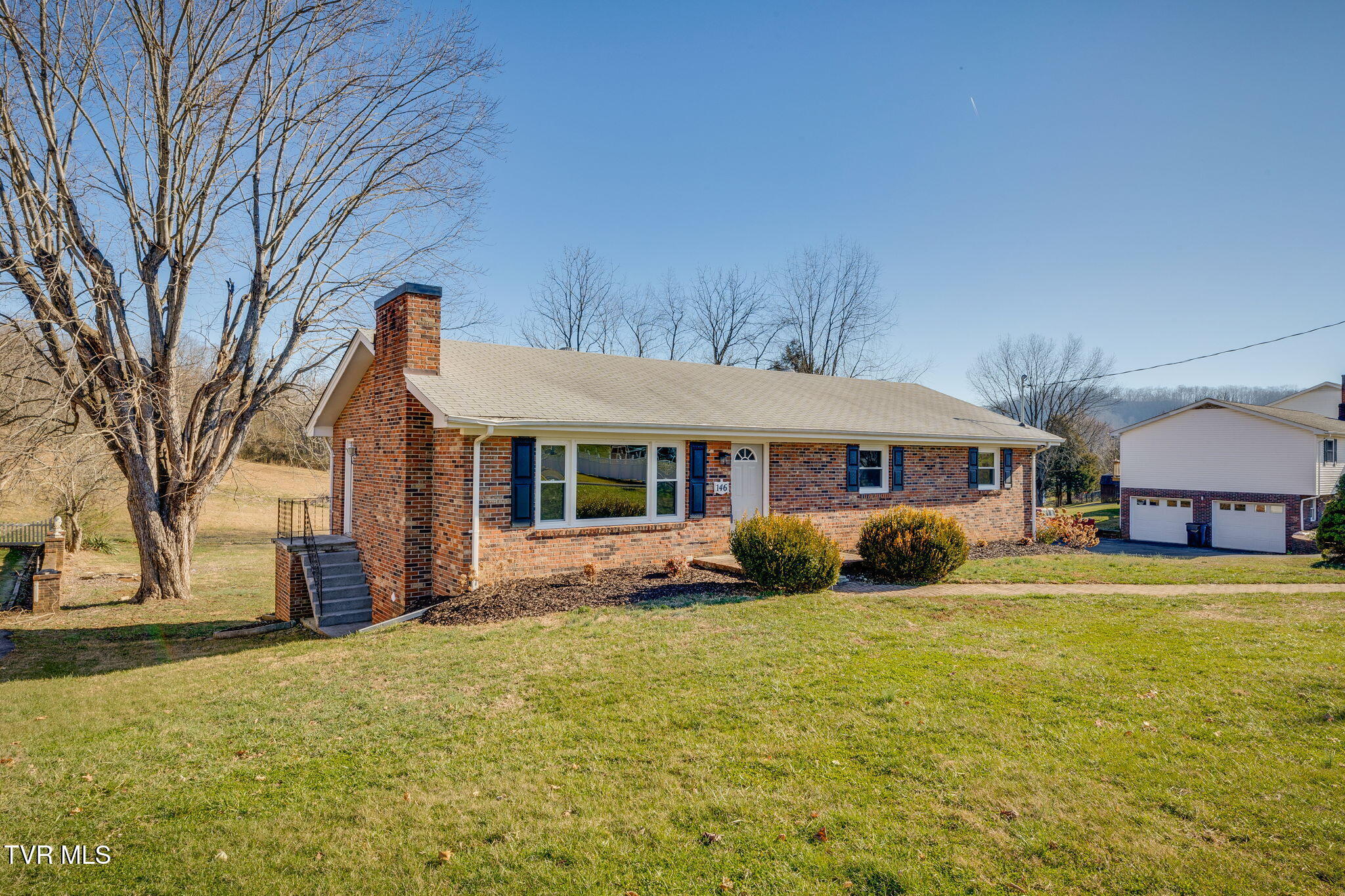 146 Carlton Road Bristol, TN 37620 - Photo 3 of 46 002