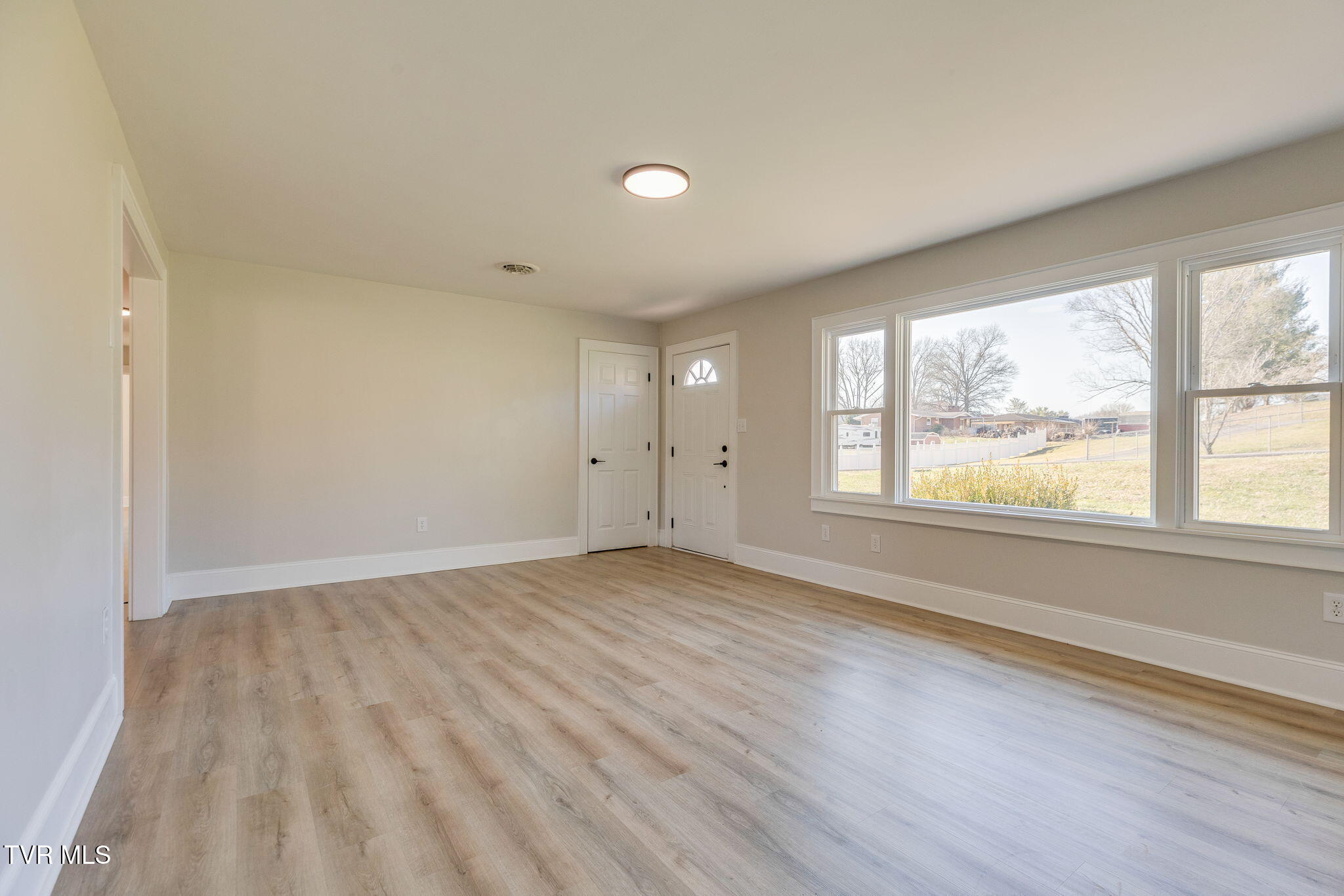 146 Carlton Road Bristol, TN 37620 - Photo 7 of 46 006