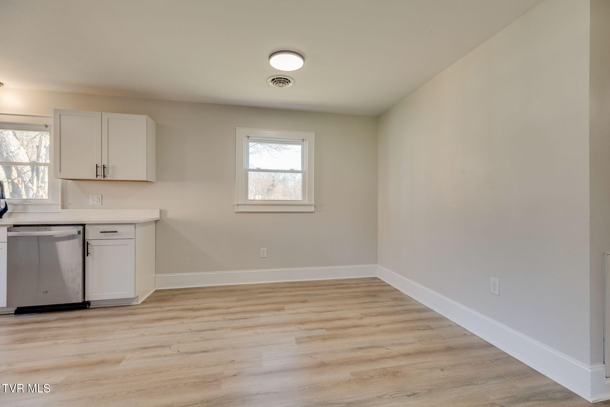 146 Carlton Road Bristol, TN 37620 - Photo 8 of 46 007