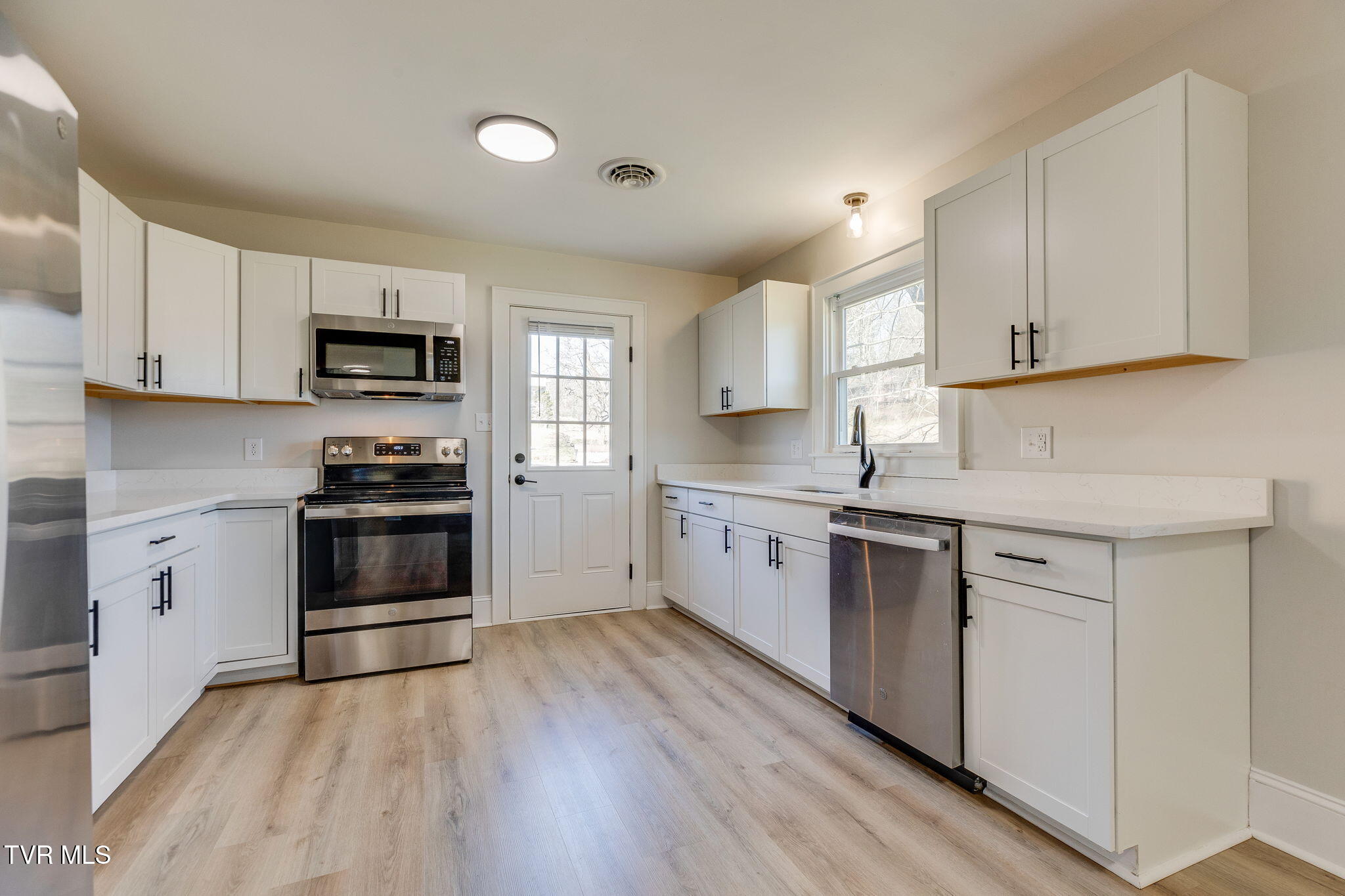 146 Carlton Road Bristol, TN 37620 - Photo 10 of 46 009