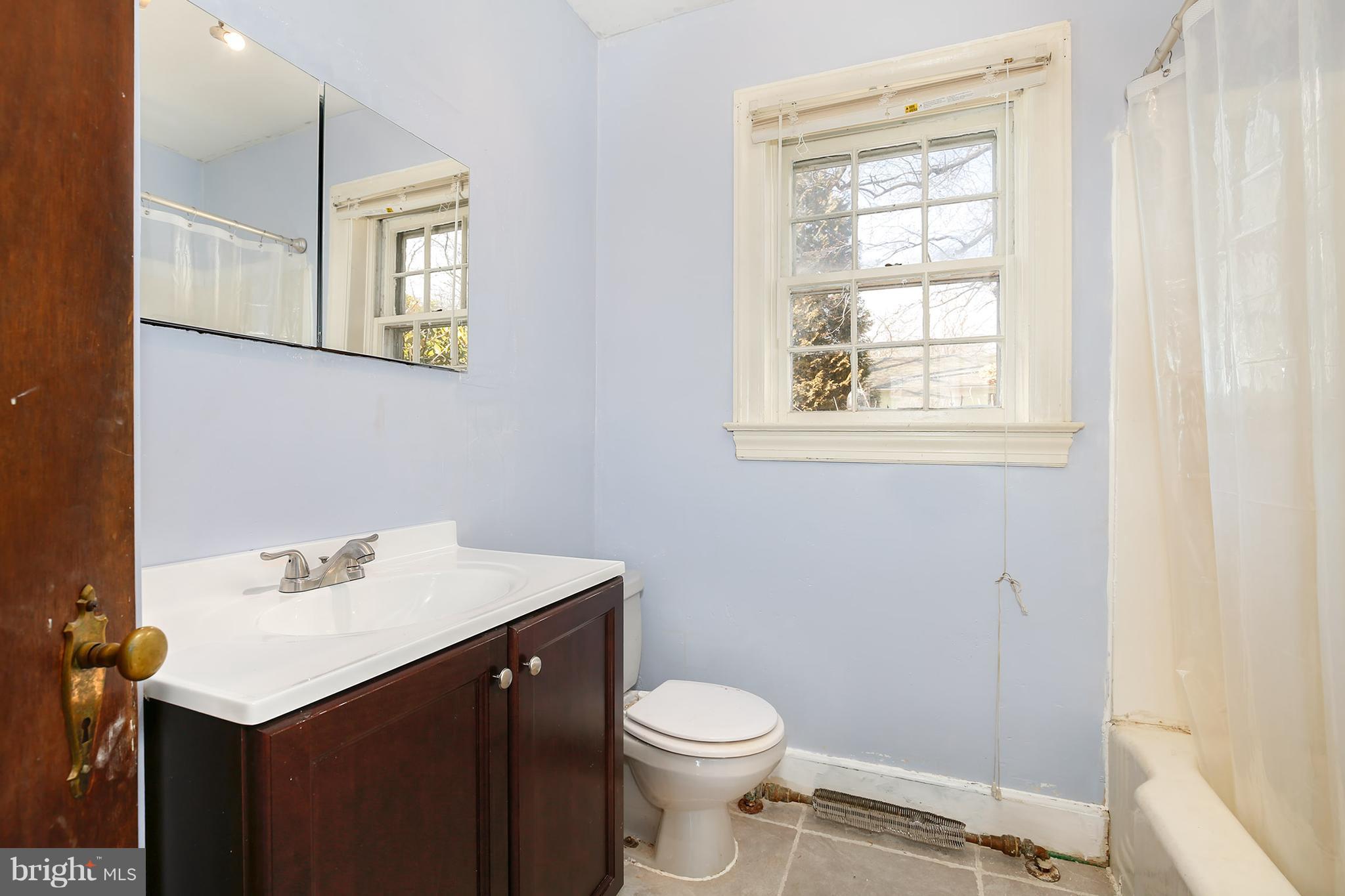 704 Ridge Road Mount Airy, MD 21771 - Photo 14 of 23 Bath