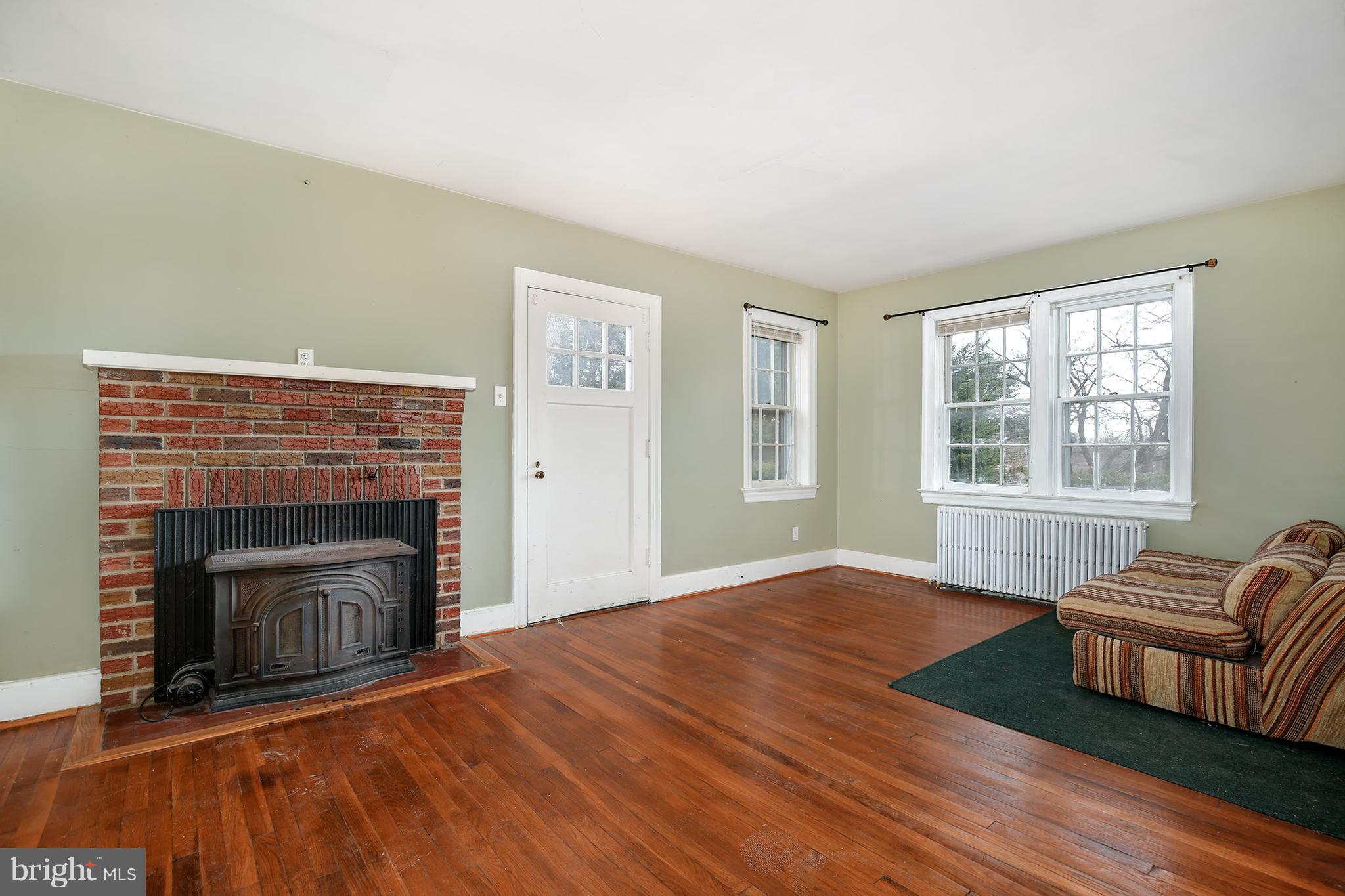 704 Ridge Road Mount Airy, MD 21771 - Photo 4 of 23 Living Room