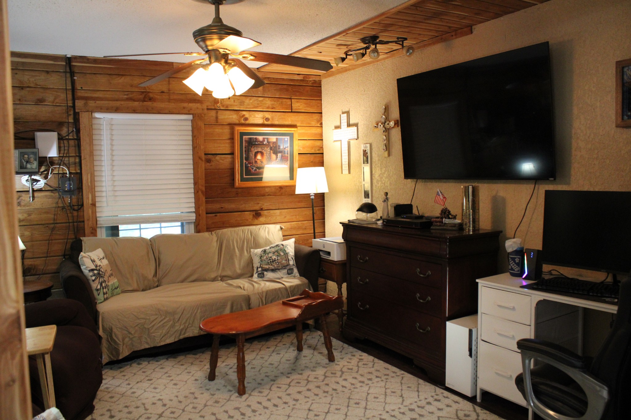 529 Napier Road Lawrenceburg, TN 38464 - Photo 27 of 60 a living room with furniture and a flat screen tv