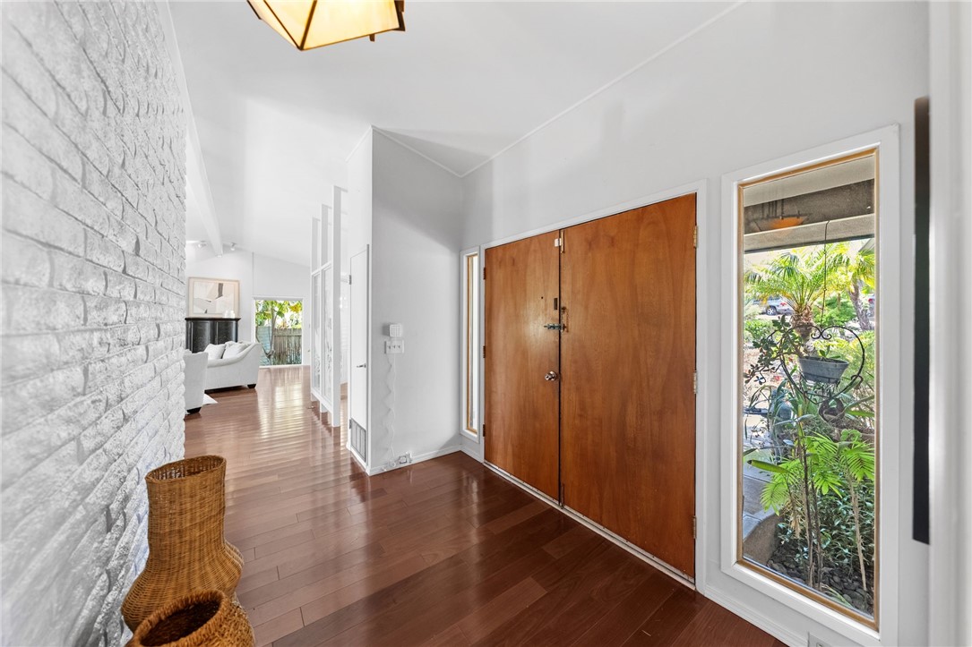 1773 Ivy Road Oceanside, CA 92054 - Photo 13 of 53 Entry looking right