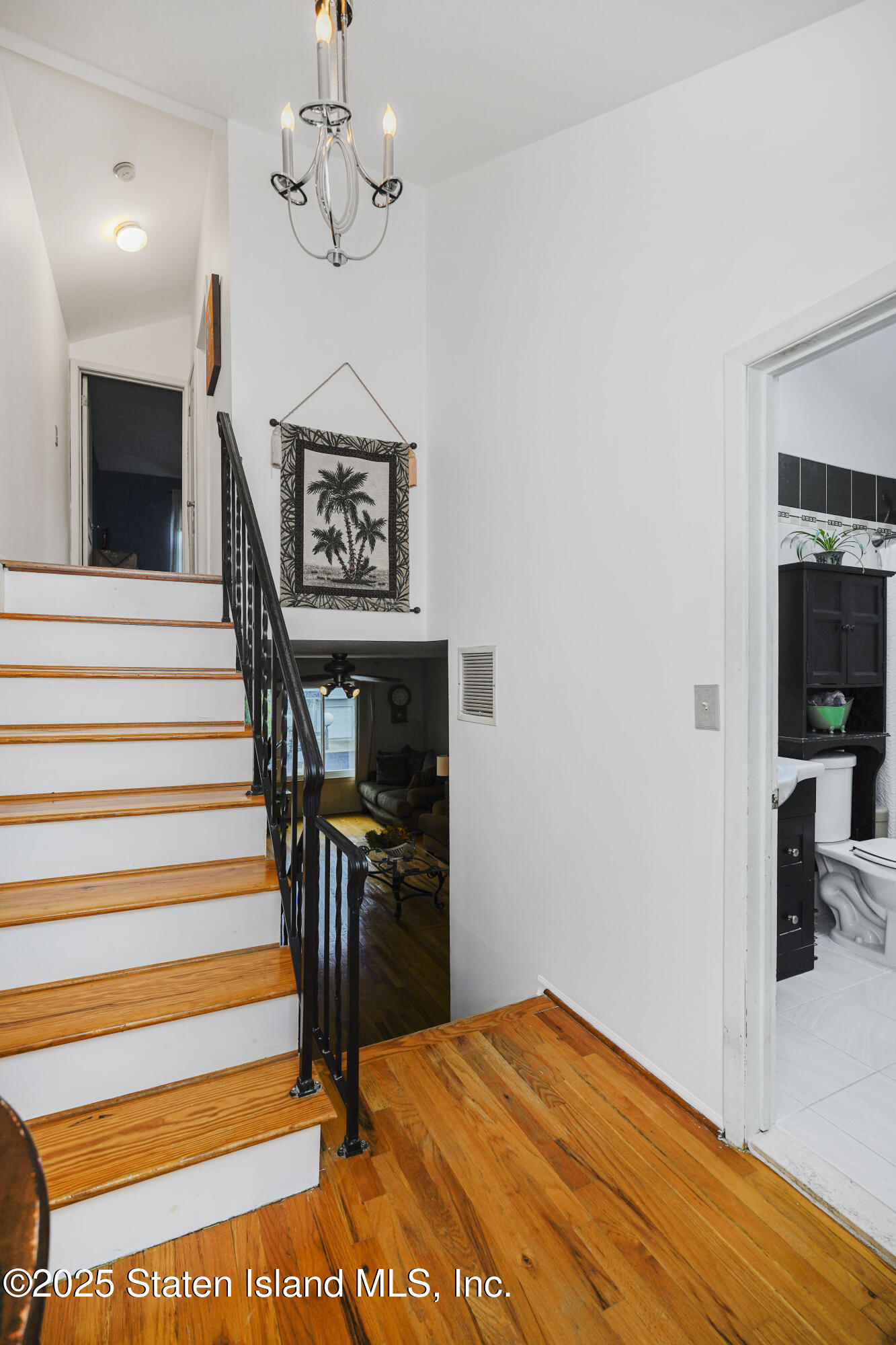 121 Lorraine Loop Staten Island, NY 10309 - Photo 13 of 35 Photo May 06 2025, 4 46 16 AM