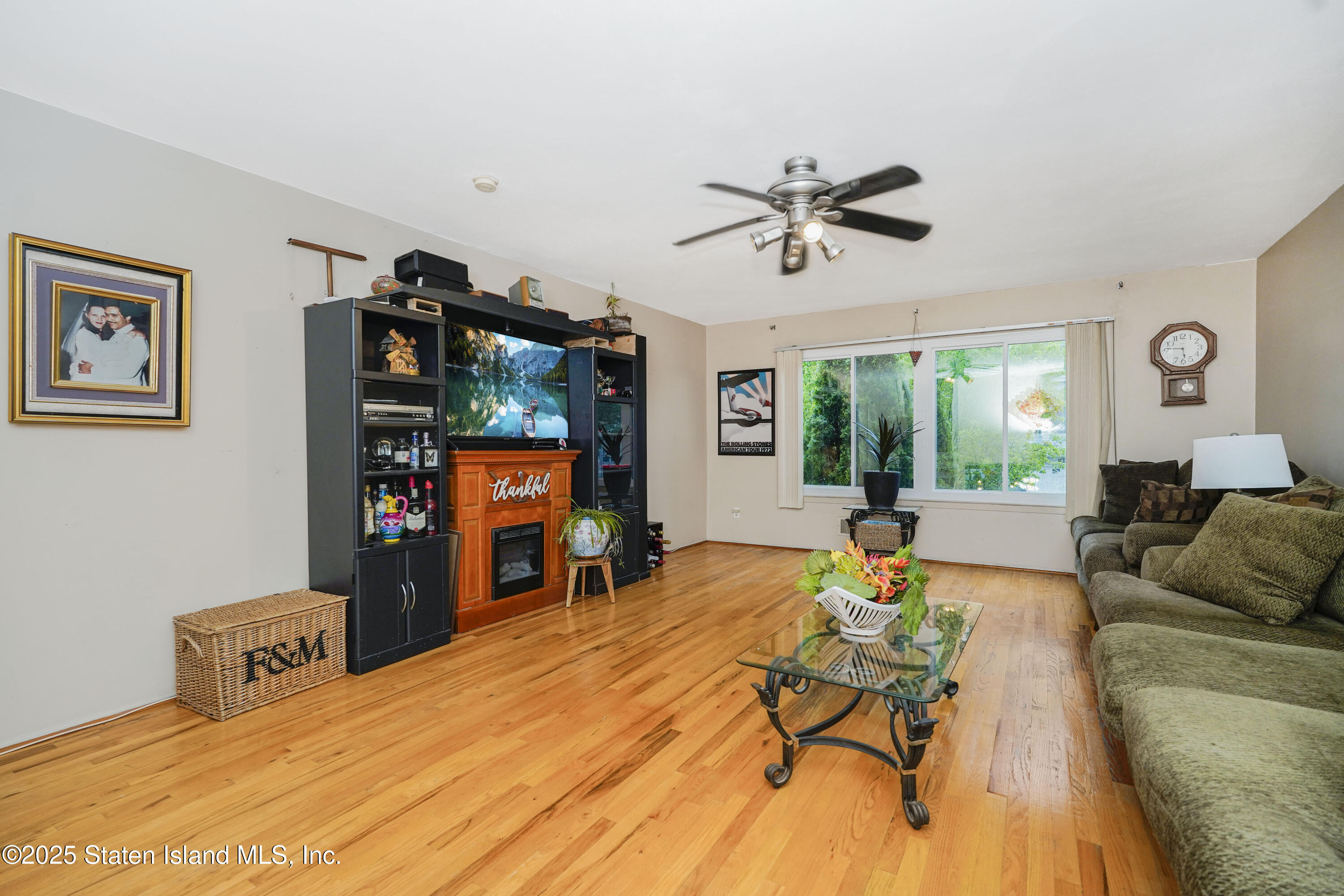 121 Lorraine Loop Staten Island, NY 10309 - Photo 16 of 35 Photo May 06 2025, 4 48 24 AM