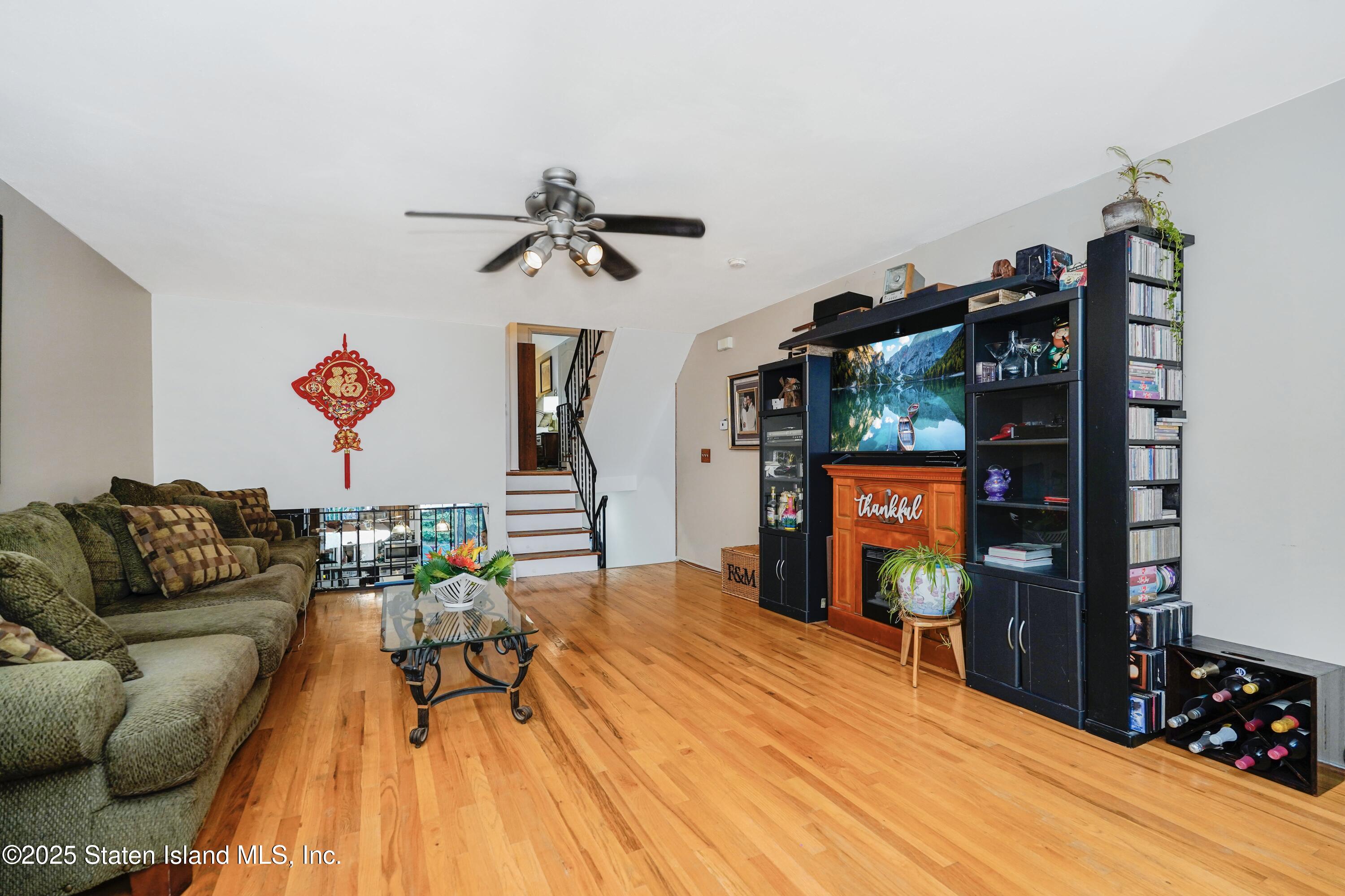 121 Lorraine Loop Staten Island, NY 10309 - Photo 17 of 35 Photo May 06 2025, 4 49 08 AM