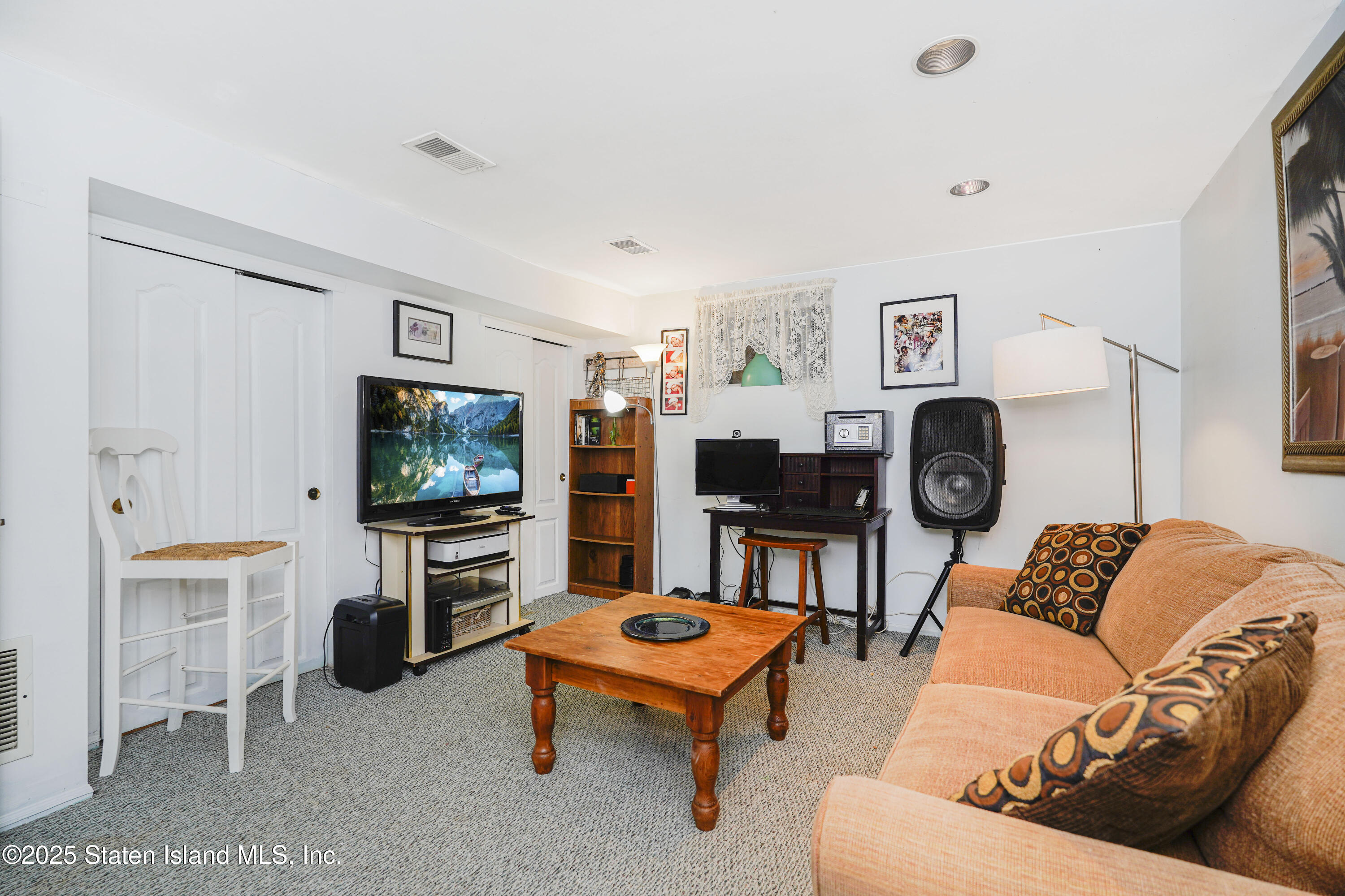 121 Lorraine Loop Staten Island, NY 10309 - Photo 3 of 35 Photo May 06 2025, 4 52 18 AM