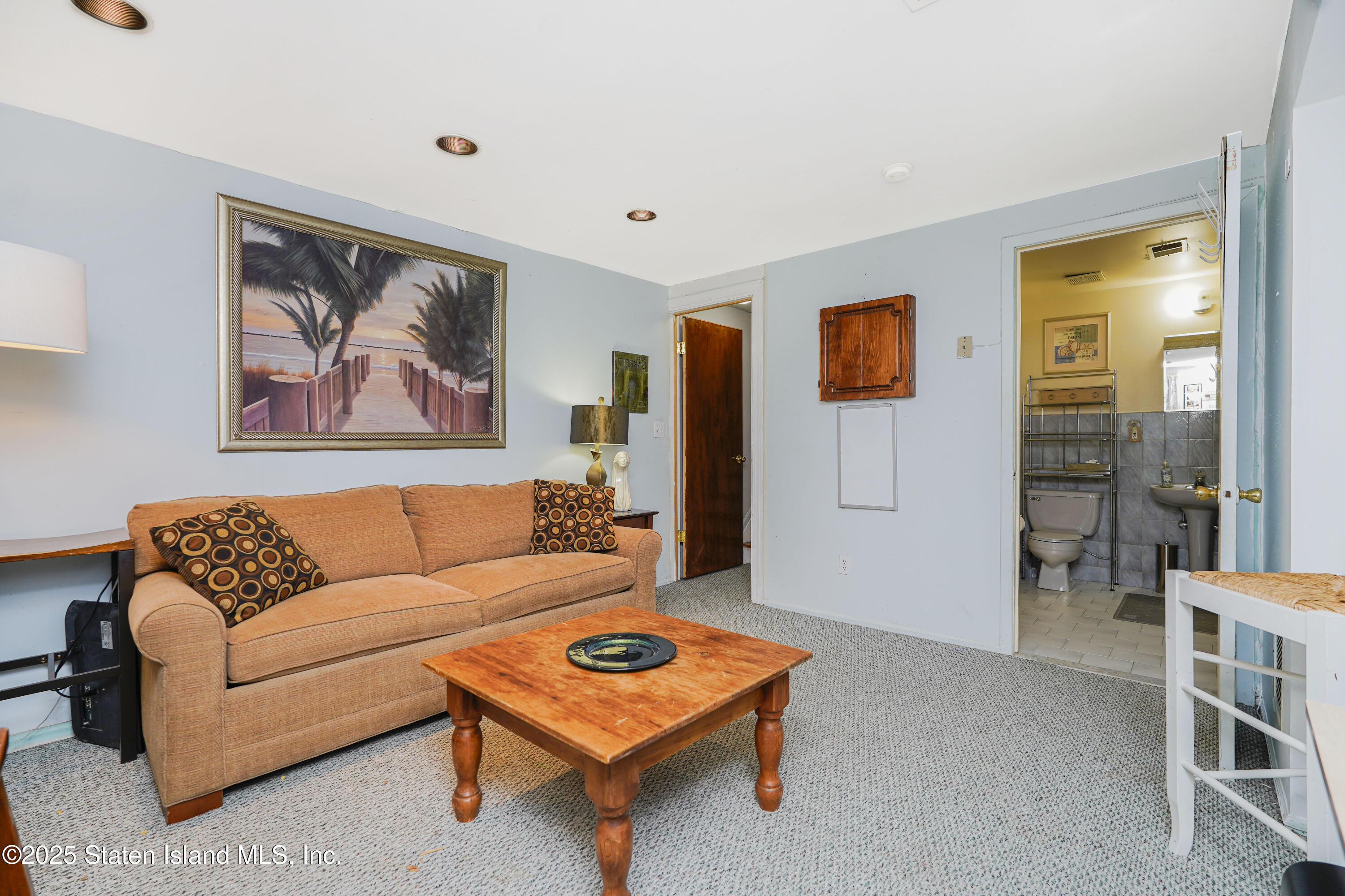 121 Lorraine Loop Staten Island, NY 10309 - Photo 5 of 35 Photo May 06 2025, 4 52 39 AM