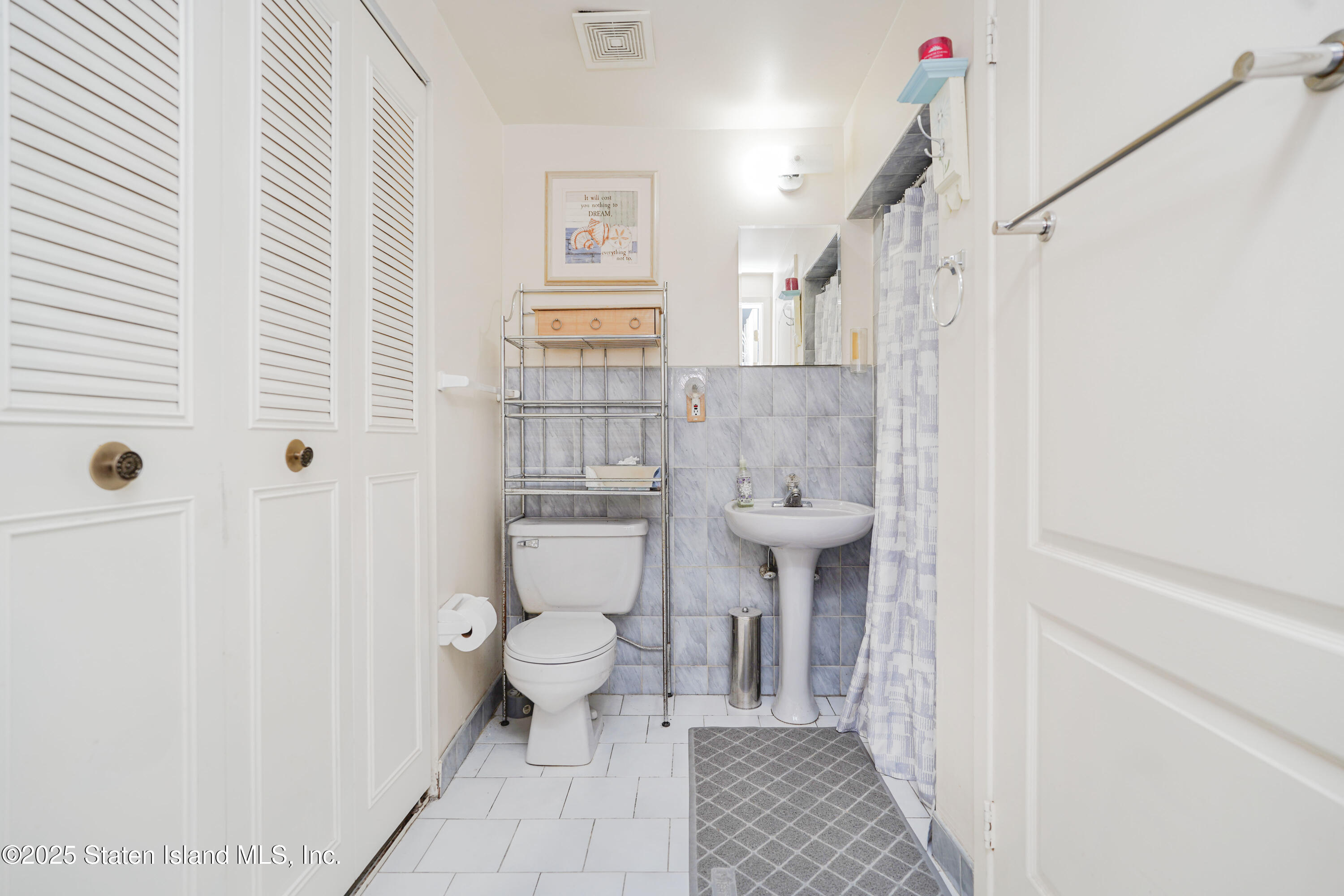 121 Lorraine Loop Staten Island, NY 10309 - Photo 6 of 35 Photo May 06 2025, 4 52 45 AM