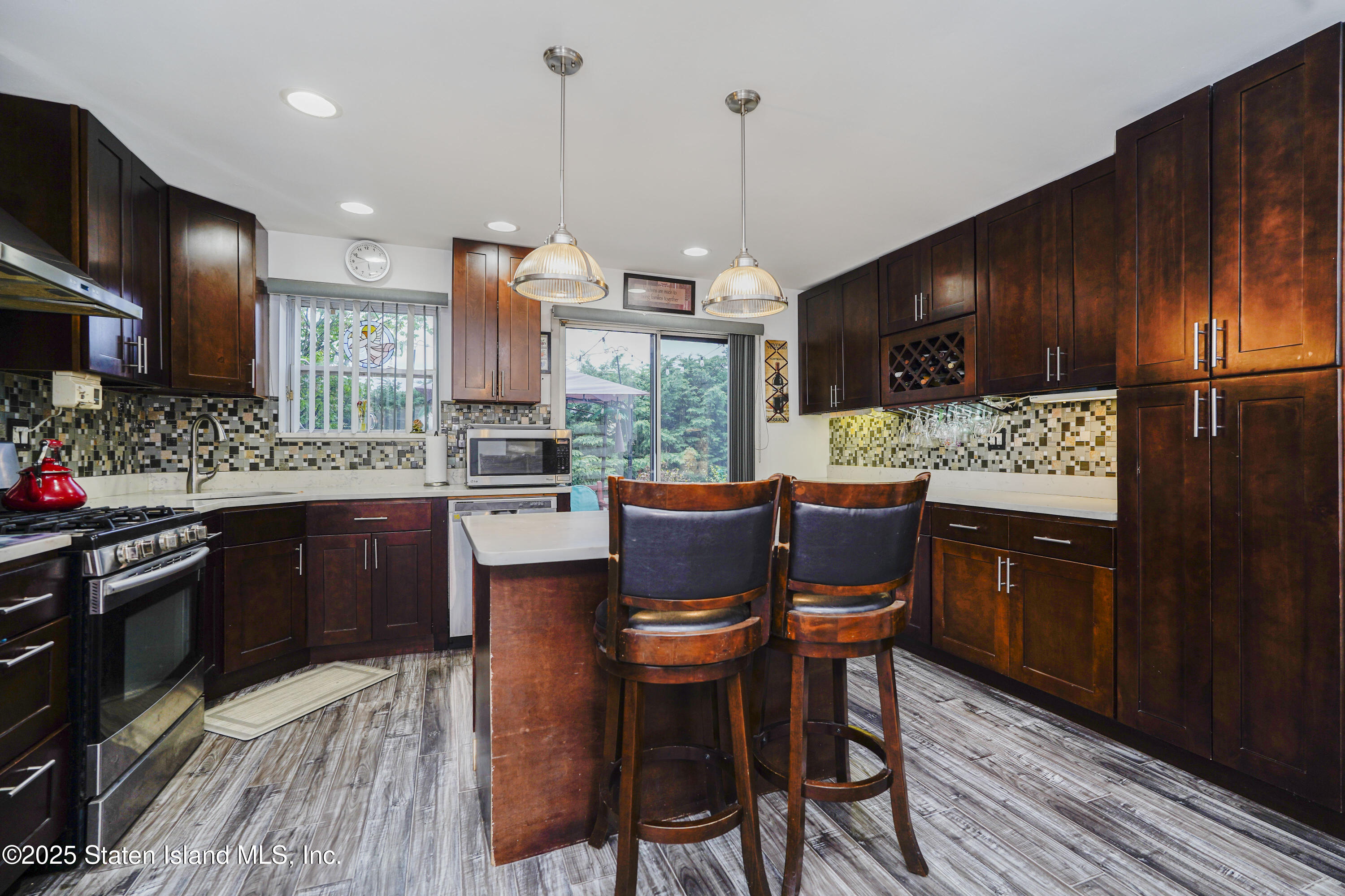 121 Lorraine Loop Staten Island, NY 10309 - Photo 8 of 35 Photo May 06 2025, 4 50 59 AM