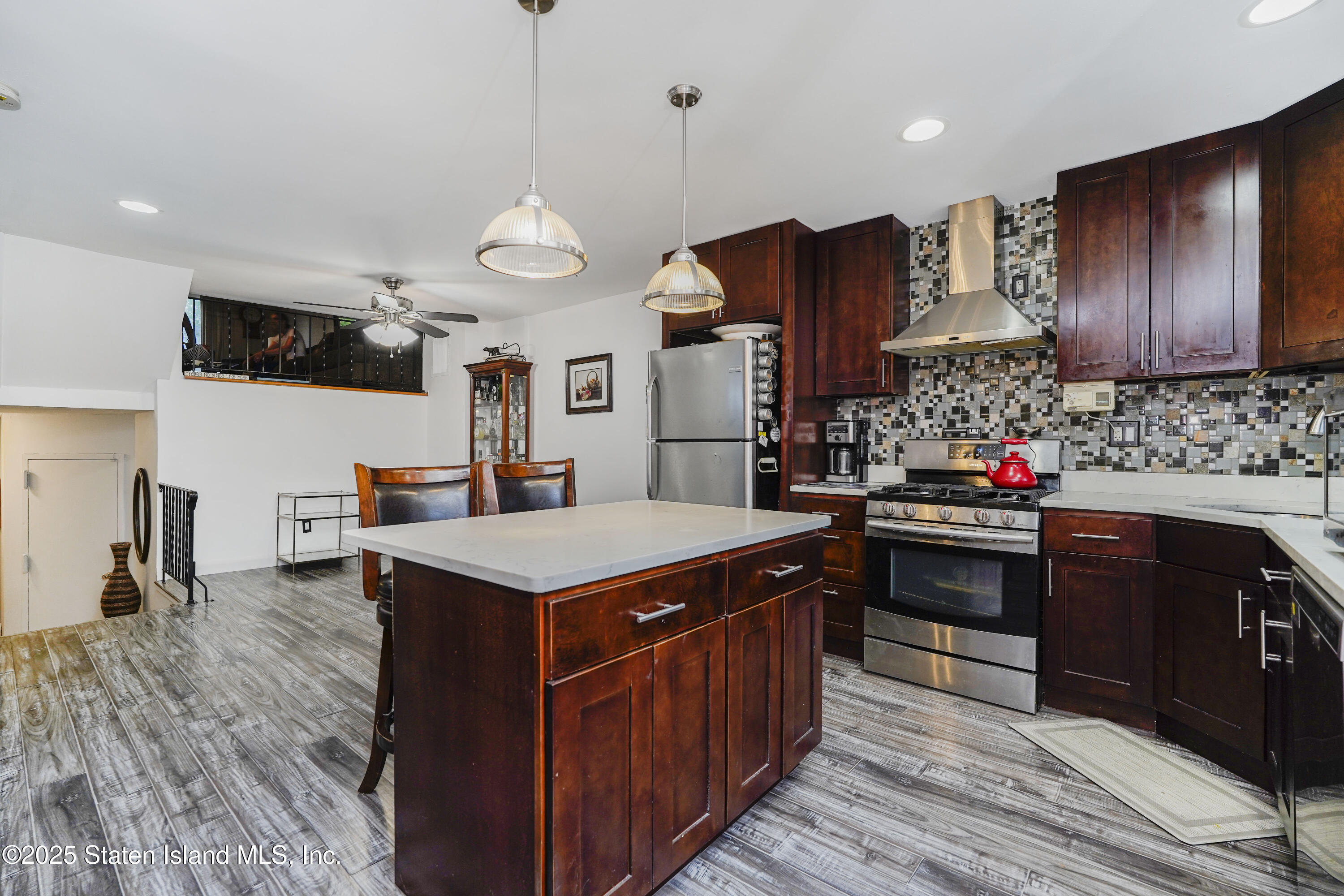 121 Lorraine Loop Staten Island, NY 10309 - Photo 10 of 35 Photo May 06 2025, 4 50 27 AM