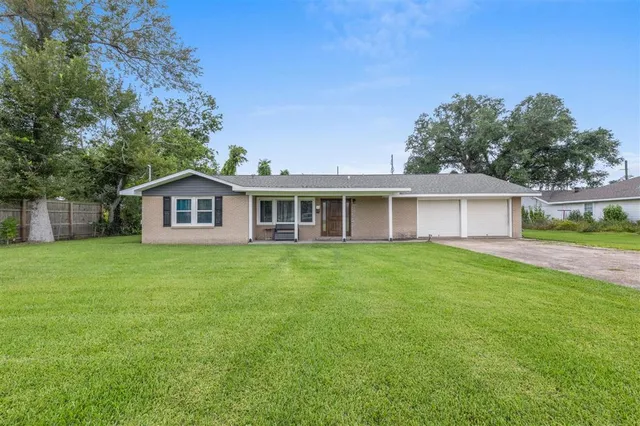 $1,800 | 1205 Beech Street, Westlake, LA 70669