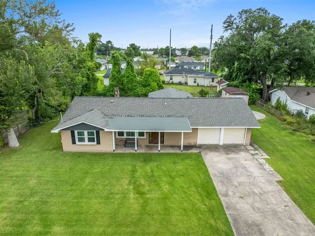 $1,800 | 1205 Beech Street, Westlake, LA 70669