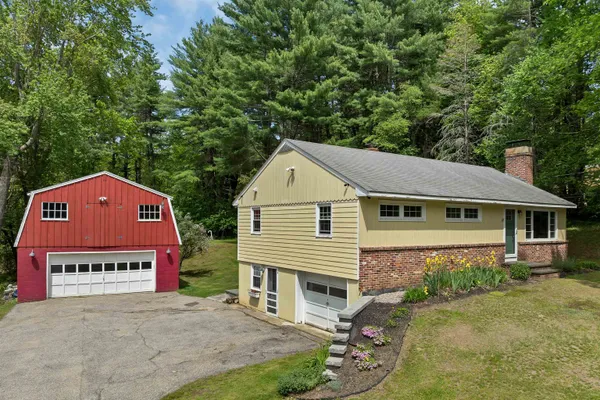 $599,900 | 14 Squamscott Road, Stratham, NH 03885