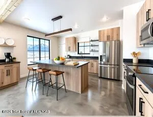 $1,040,000 | 115 Spike Loop, Etna, WY 83118