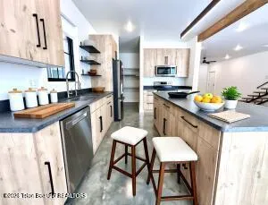 $1,040,000 | 115 Spike Loop, Etna, WY 83118