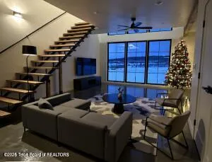 $1,040,000 | 115 Spike Loop, Etna, WY 83118