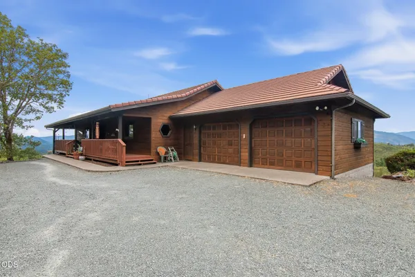 $650,000 | 700 Cienaga Lane, Grants Pass, OR 97526