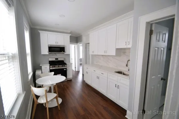$2,350 | 56 Hobart Place, Unit 8, Clifton, NJ 07011