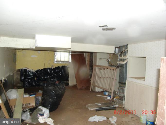 402-11 East 11th Avenue Ranson, WV 25438 - Photo 13 of 19 a room with gym equipment