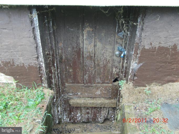 402-11 East 11th Avenue Ranson, WV 25438 - Photo 4 of 19 a bathroom with a shower