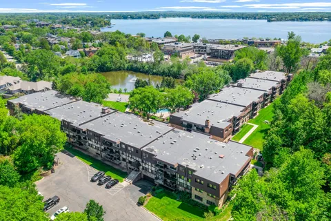 $330,000 | 205 Barry Avenue South, Unit 117, Wayzata, MN 55391