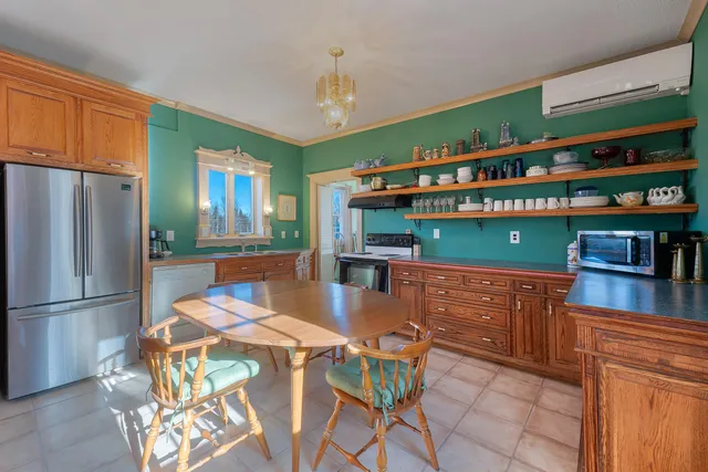 $450,000 | 3 Alexander Reed Road, Richmond, ME 04357