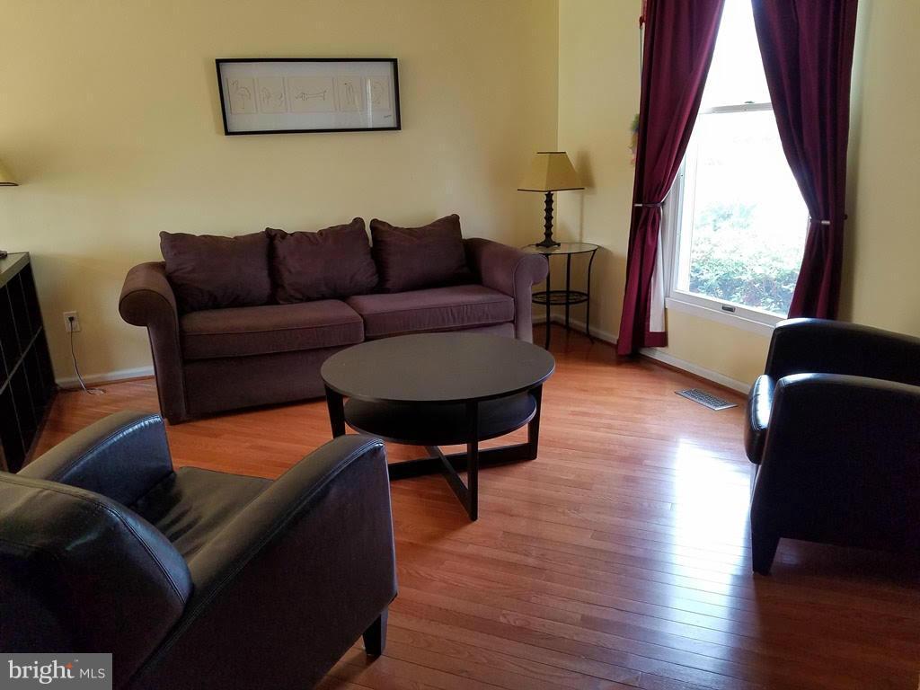 10110 Trinity Lane Manassas, VA 20110 - Photo 13 of 30 Living Room