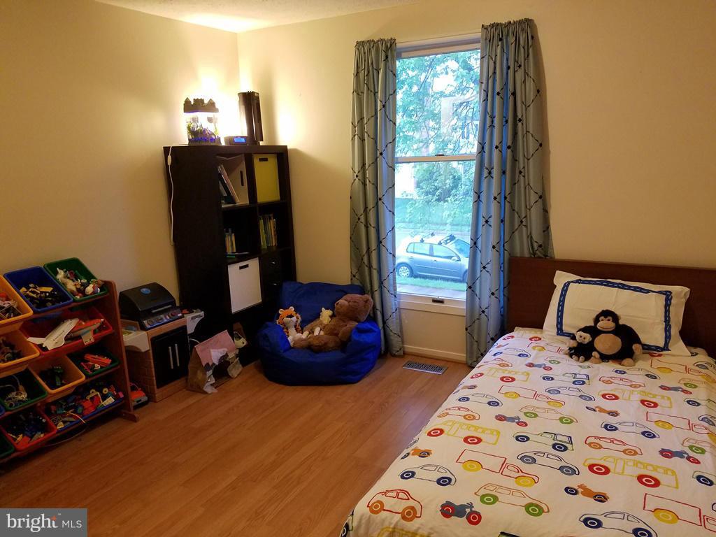 10110 Trinity Lane Manassas, VA 20110 - Photo 20 of 30 2nd Bedroom