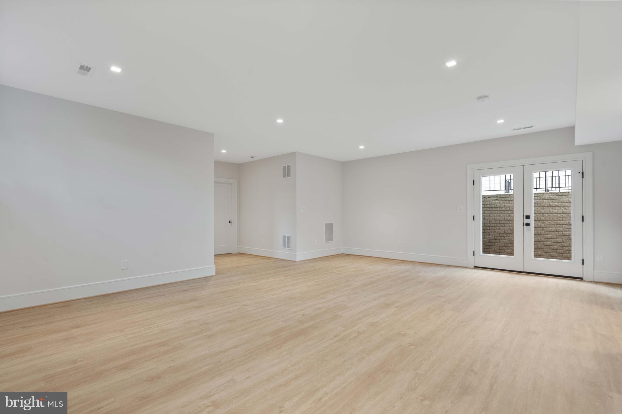 4827 33rd Road North Arlington, VA 22207 - Photo 47 of 59 Glass doors admit light and open to side