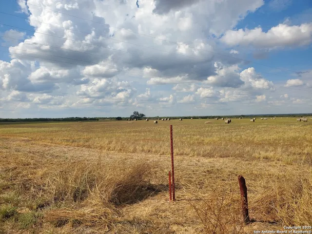 $80,000 | 8063 County Road 2400, Moore, TX 78057