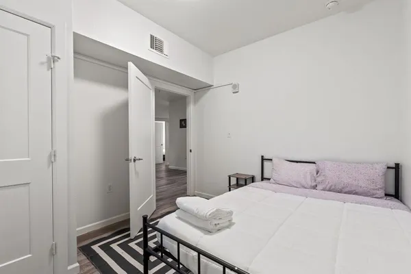 $3,600 | 911 West 22nd Street, Unit 401, Austin, TX 78705