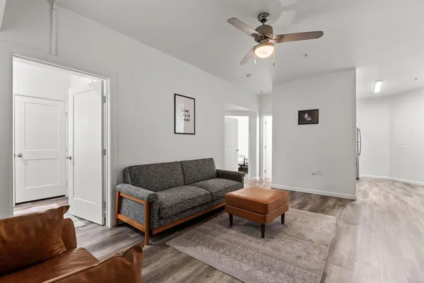 $3,600 | 911 West 22nd Street, Unit 401, Austin, TX 78705