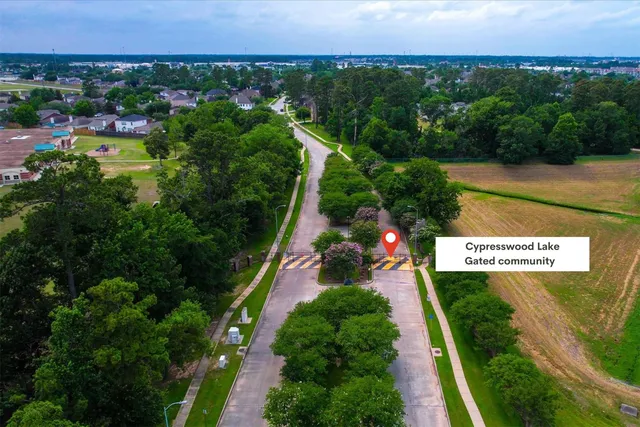 an aerial view of a tennis court