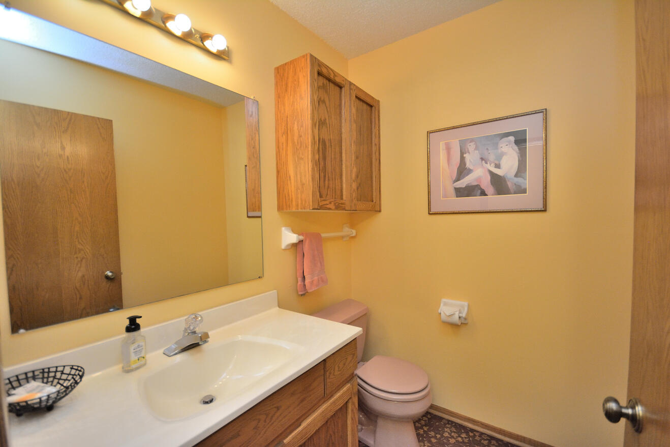 15651 West Ridge Road New Berlin, WI 53151 - Photo 24 of 27 HALF BATH