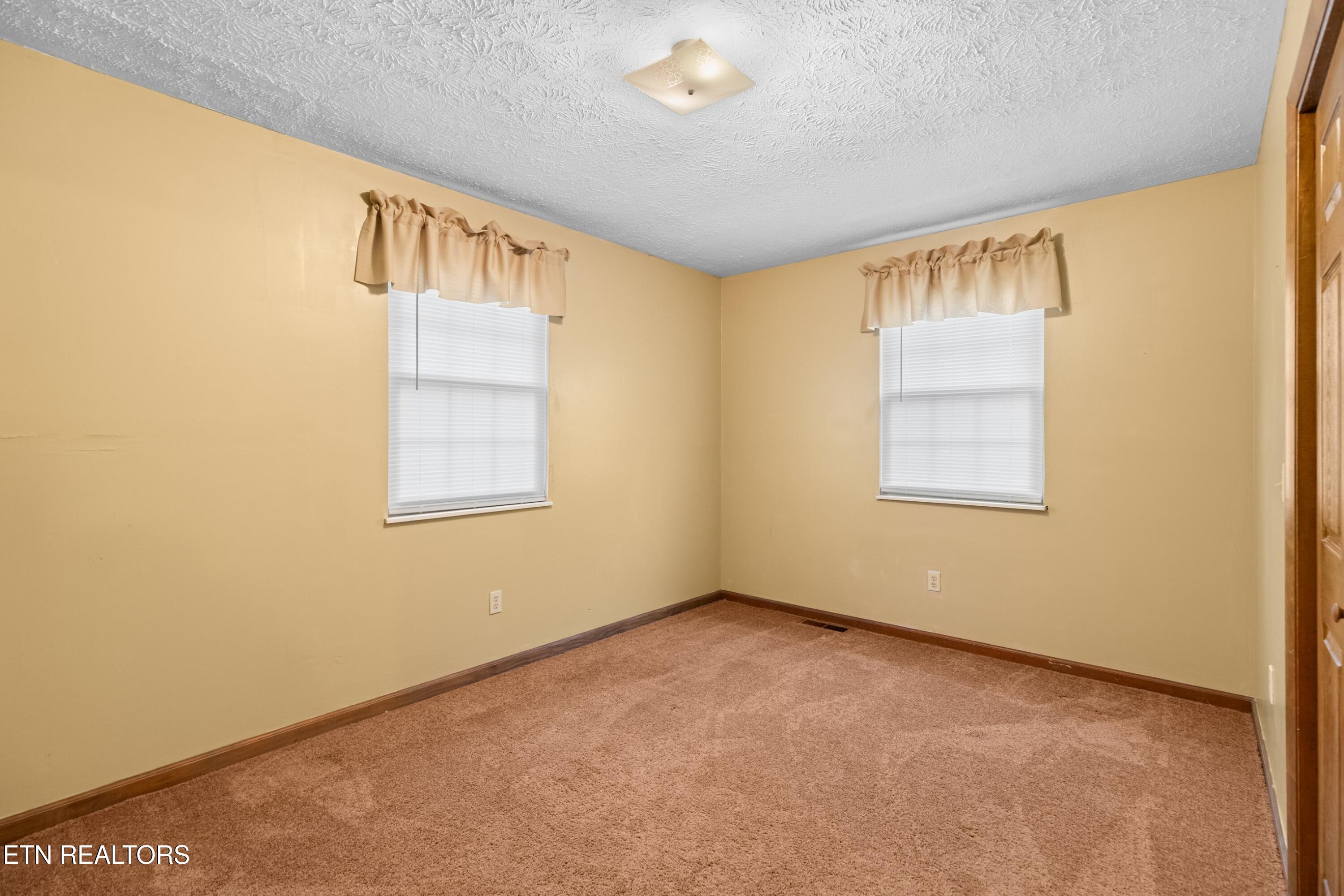 333 Parks Circle Harrogate, TN 37752 - Photo 11 of 28 012-333ParksCircle-Harrogate-TN-37752-SM