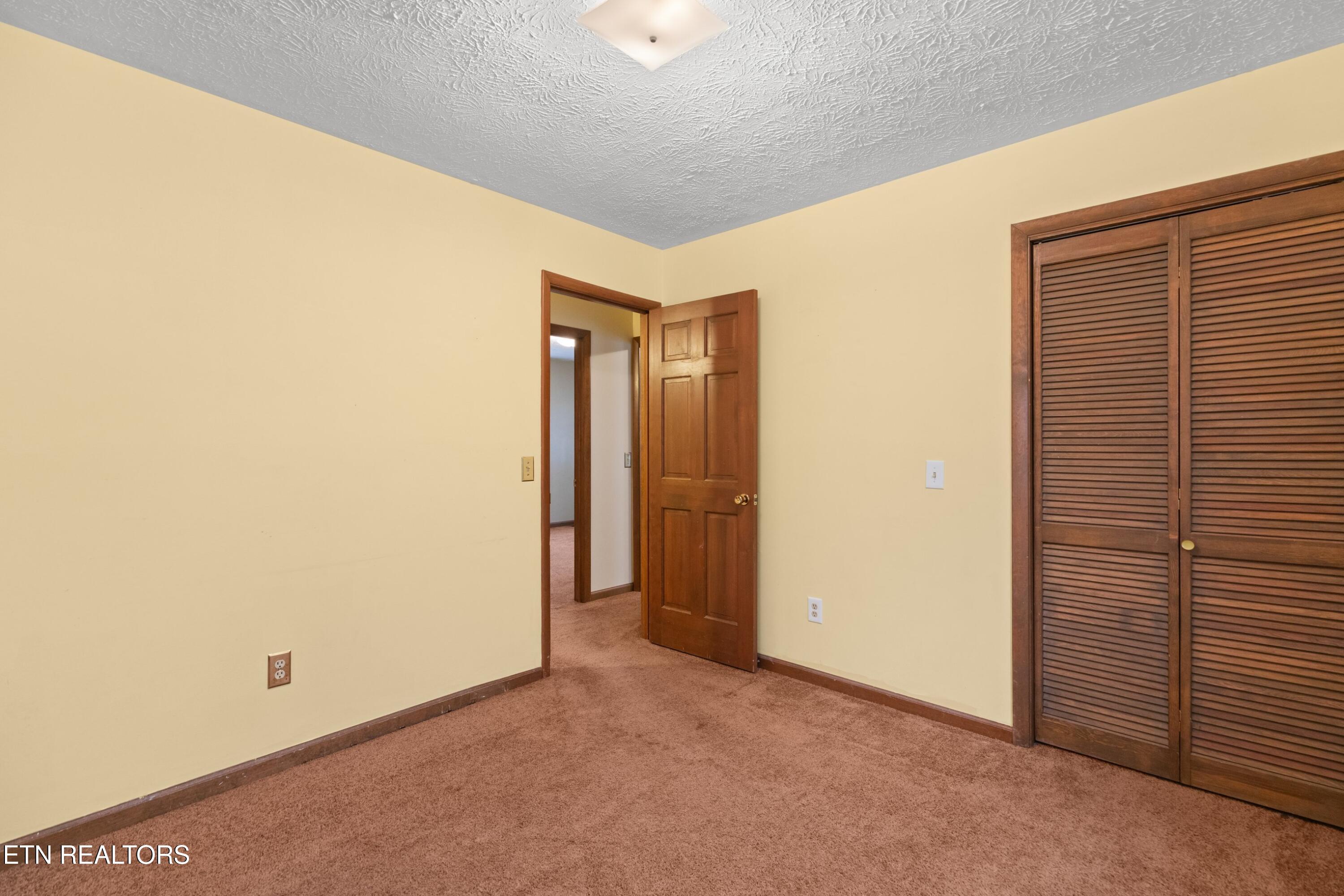 333 Parks Circle Harrogate, TN 37752 - Photo 14 of 28 015-333ParksCircle-Harrogate-TN-37752-SM
