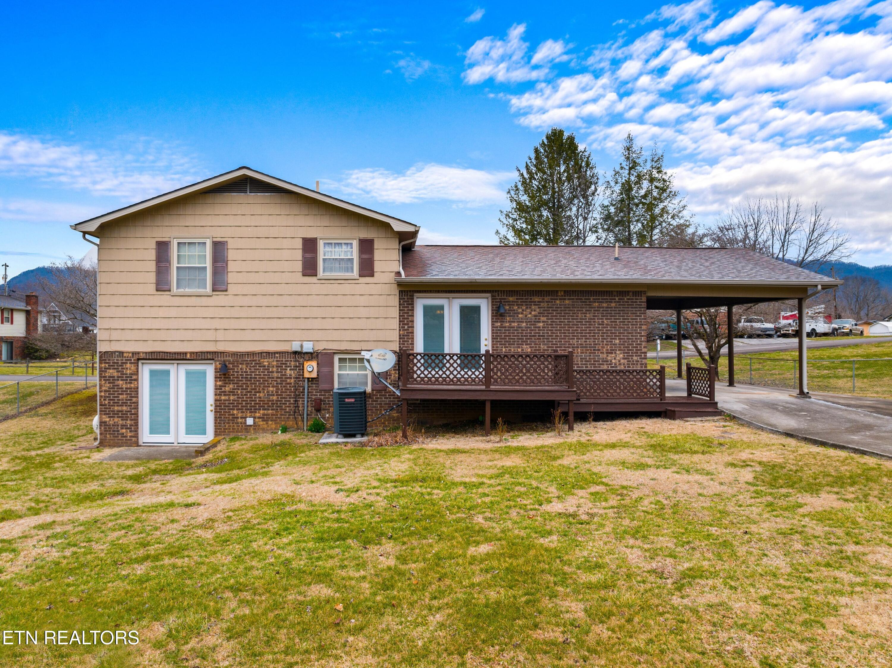 333 Parks Circle Harrogate, TN 37752 - Photo 20 of 28 002-333ParksCircle-Harrogate-TN-37752-SM