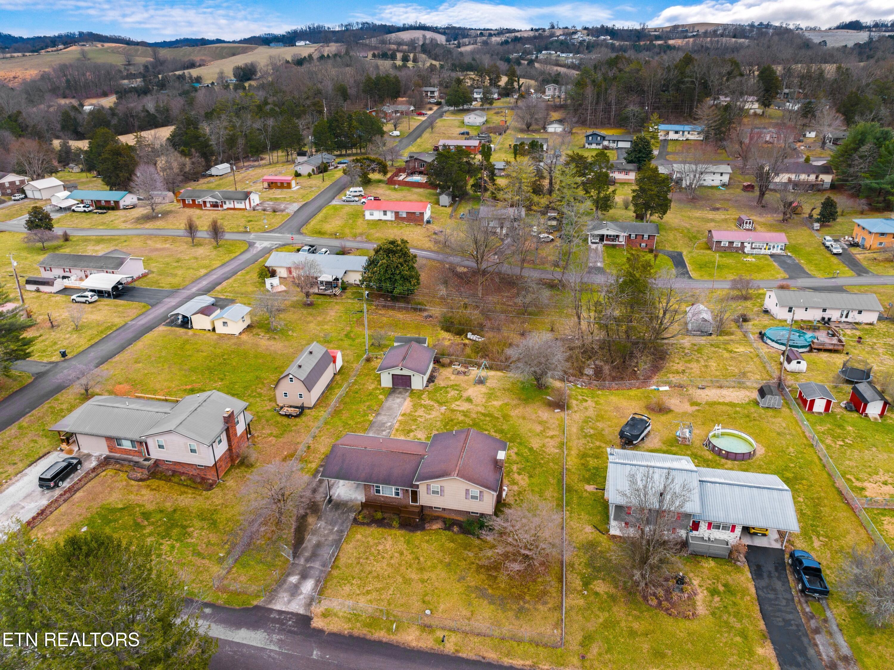 333 Parks Circle Harrogate, TN 37752 - Photo 27 of 28 029-333ParksCircle-Harrogate-TN-37752-SM