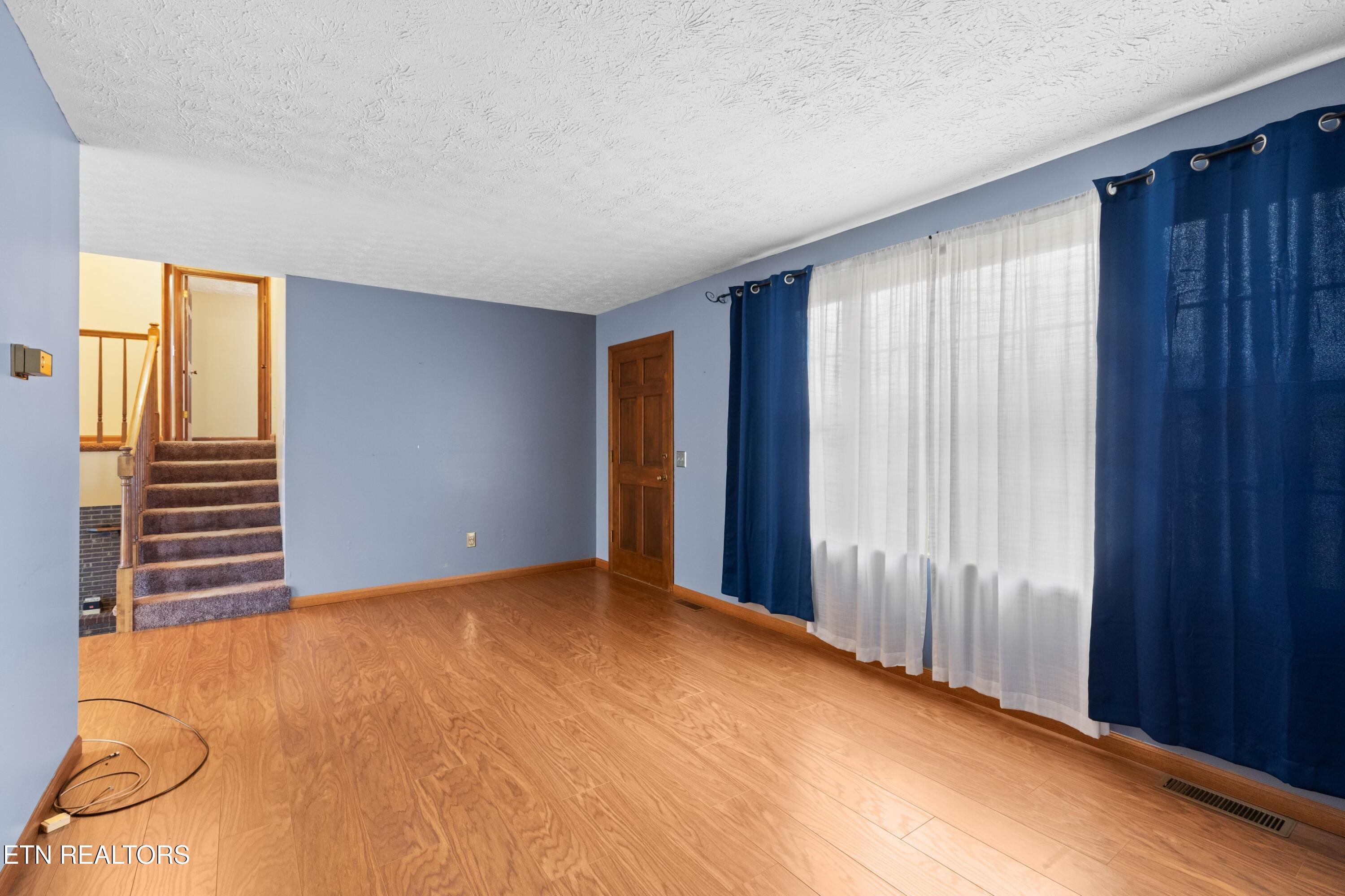 333 Parks Circle Harrogate, TN 37752 - Photo 5 of 28 006-333ParksCircle-Harrogate-TN-37752-SM