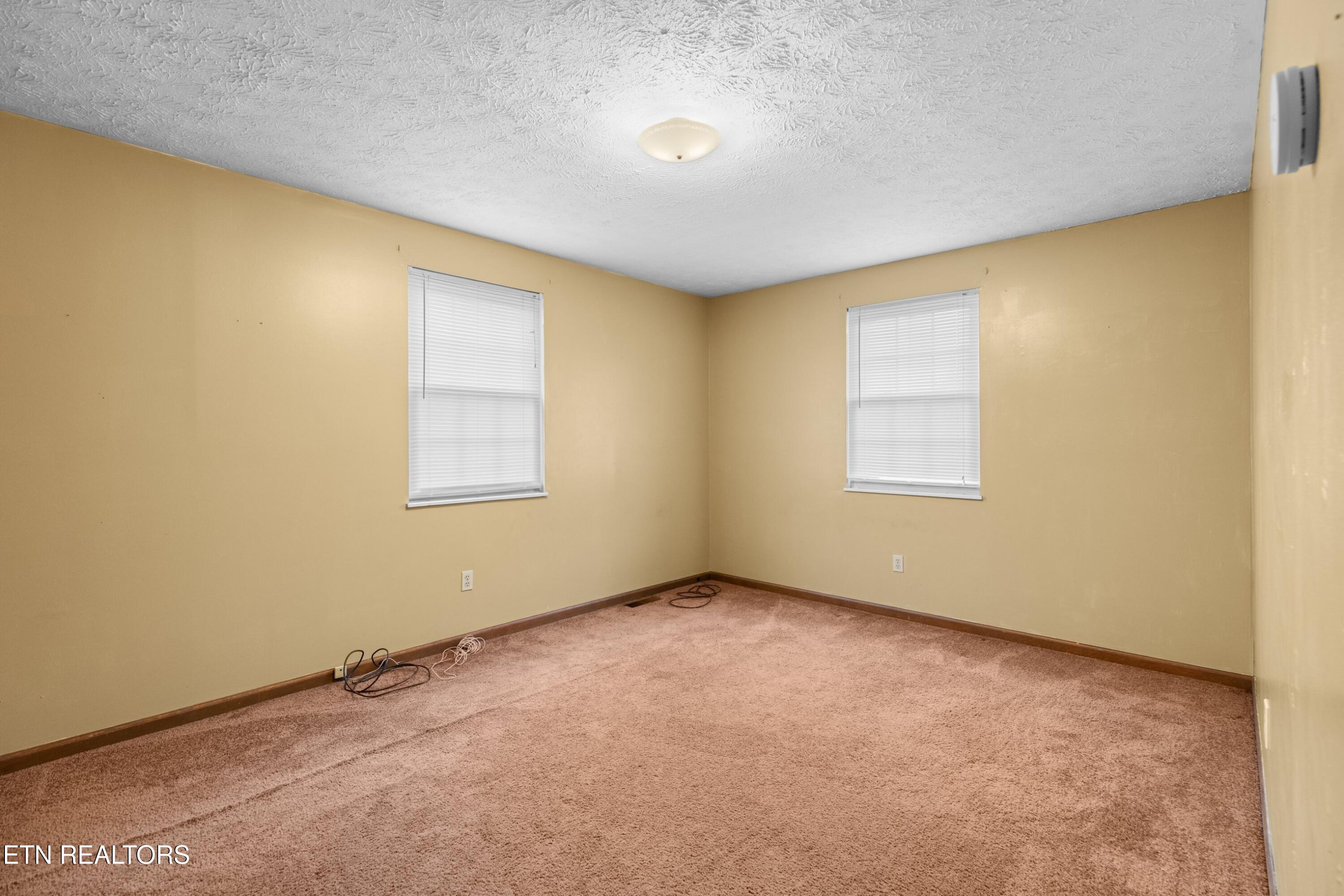 333 Parks Circle Harrogate, TN 37752 - Photo 9 of 28 010-333ParksCircle-Harrogate-TN-37752-SM