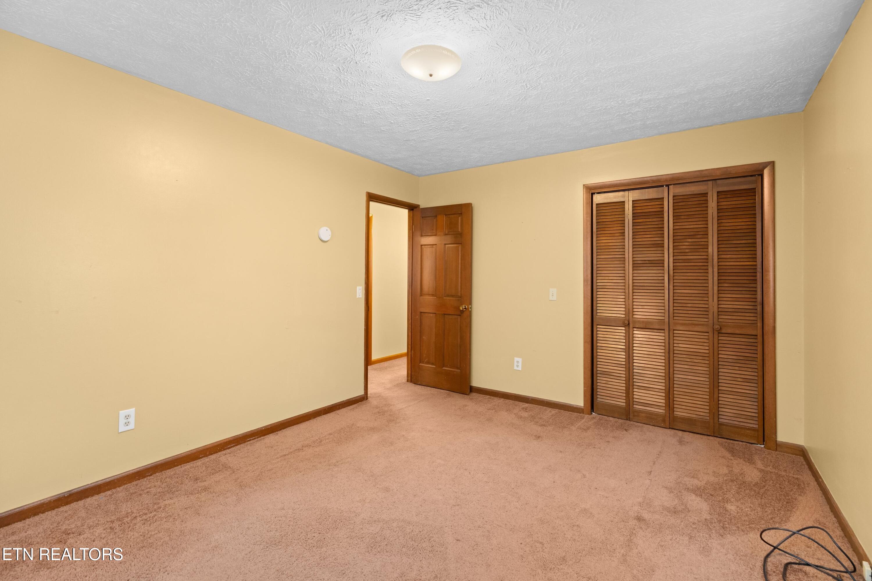 333 Parks Circle Harrogate, TN 37752 - Photo 10 of 28 011-333ParksCircle-Harrogate-TN-37752-SM