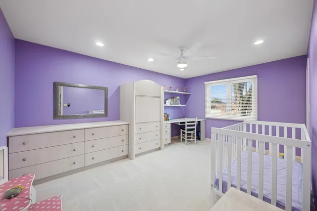 a view of livingroom with furniture