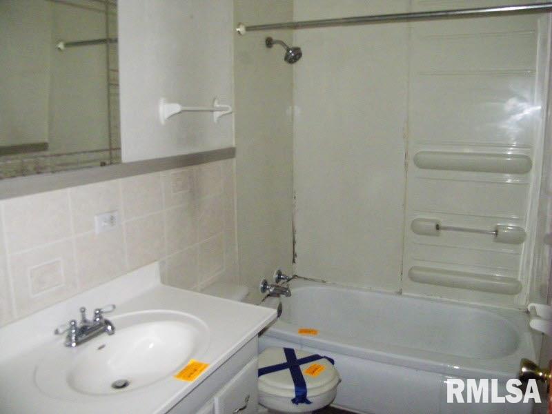 306 West 3rd Street Ina, IL 62846 - Photo 8 of 10