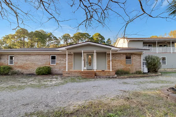 $3,100 | 300 Wildwood Street, Mary Esther, FL 32569